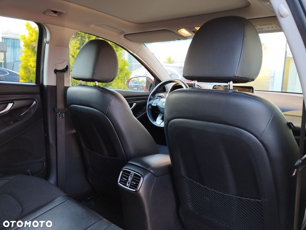Hyundai i30 1.5 T-GDI 48V Executive DCT - 14