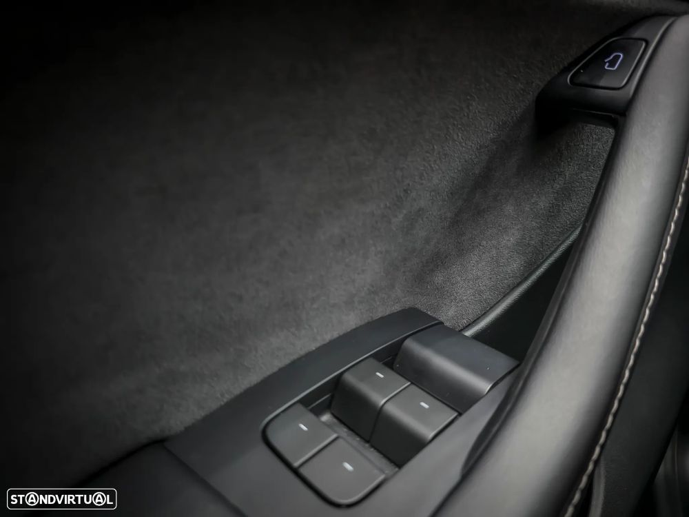 Tesla Model Y Long Range Dual Motor AWD - 21