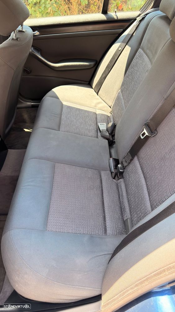 BMW 320 d Navigator - 10