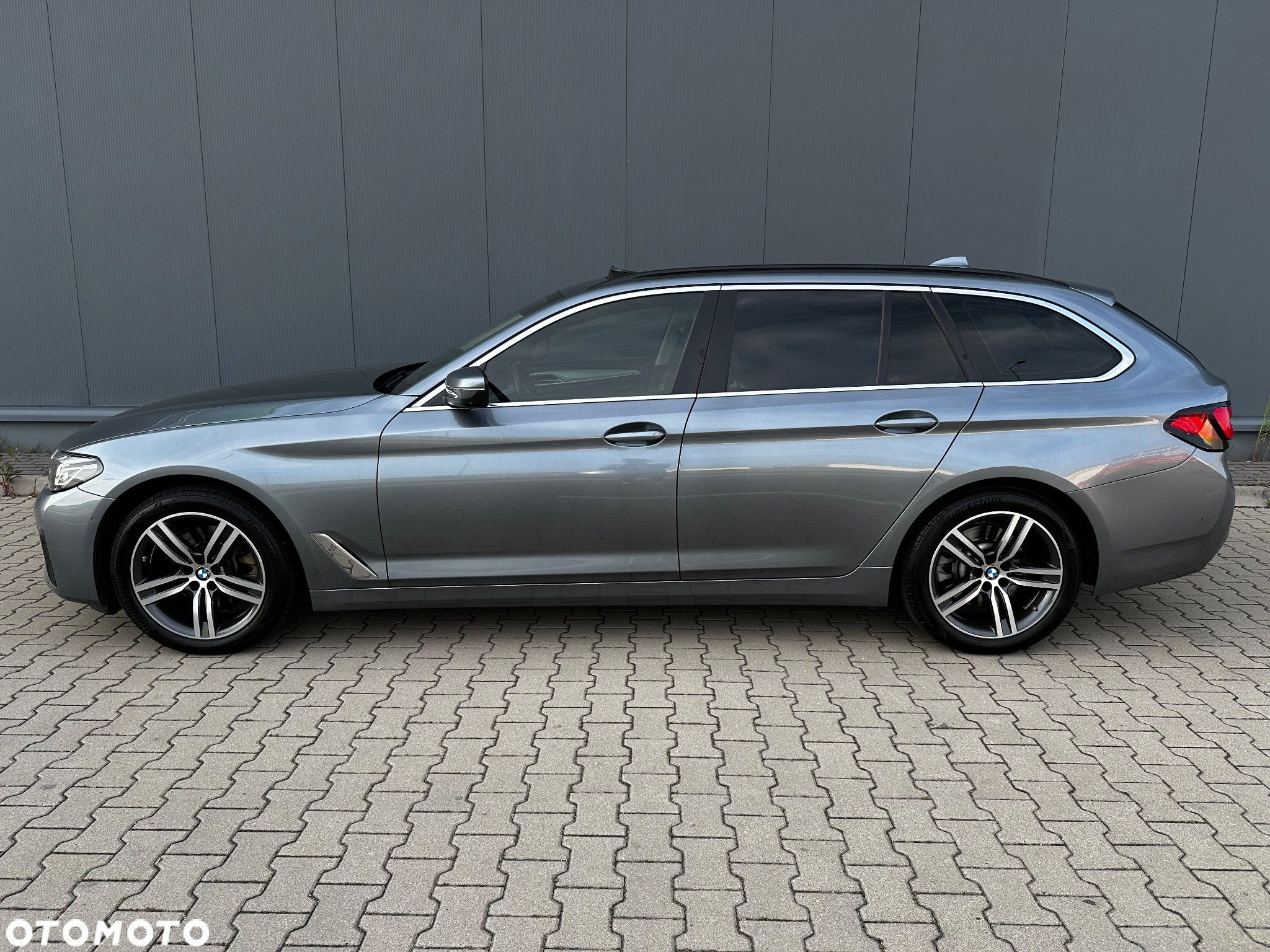 BMW Seria 5 520d xDrive Touring - 4