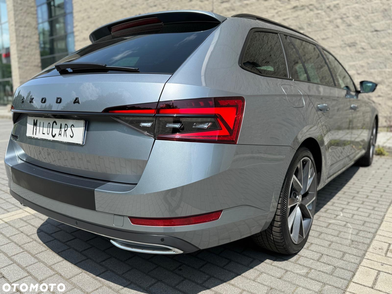 Skoda Superb 2.0 TDI DSG Sportline - 19