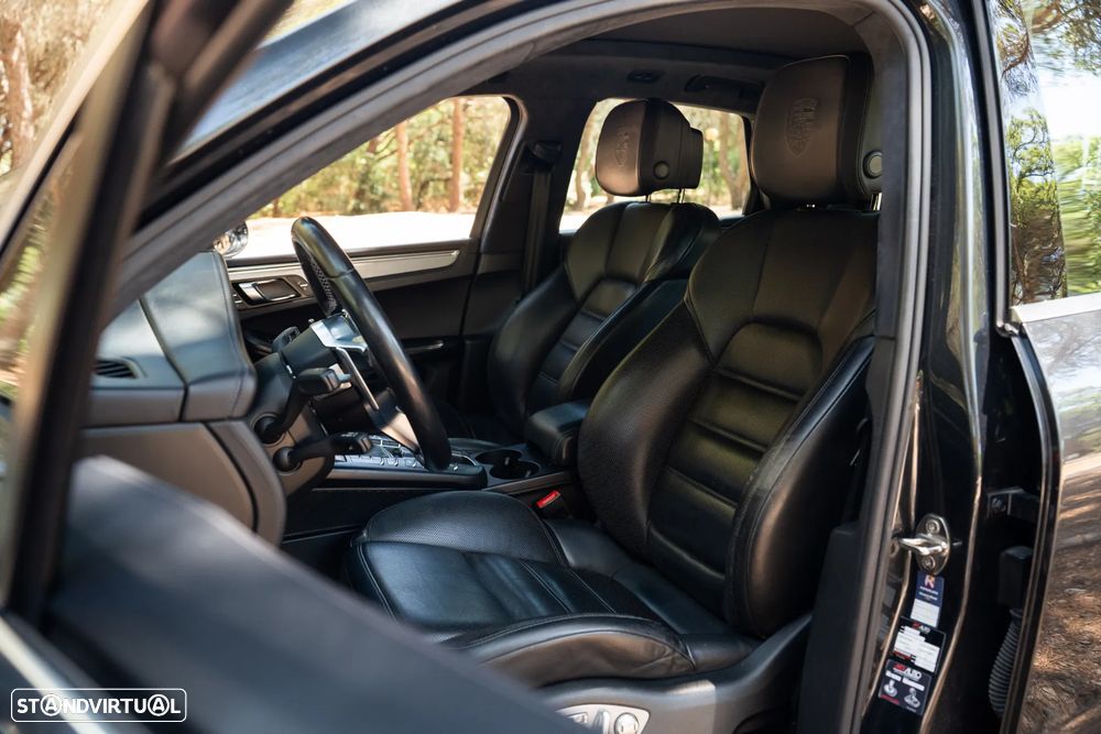 Porsche Macan Turbo - 40