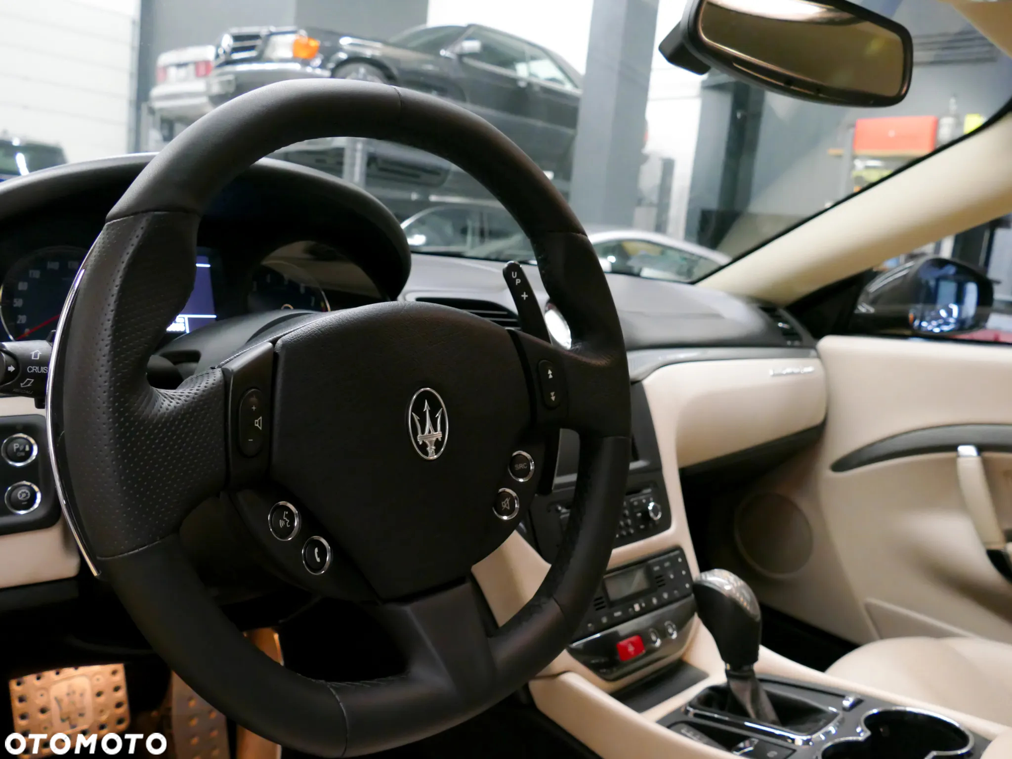 Maserati GranTurismo S Automat - 14