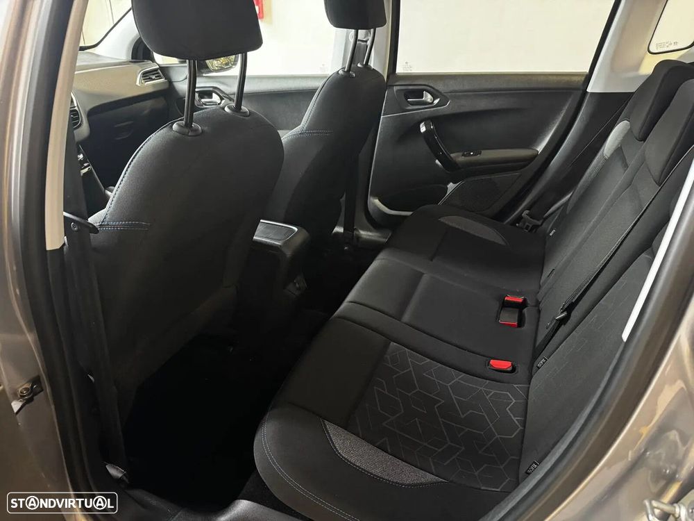 Peugeot 2008 1.2 PureTech Allure - 22