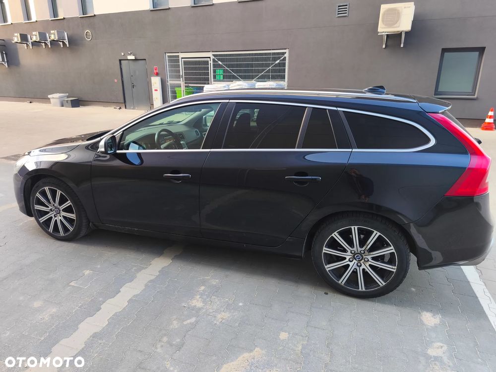 Volvo V60 D3 R-Design Kinetic - 6