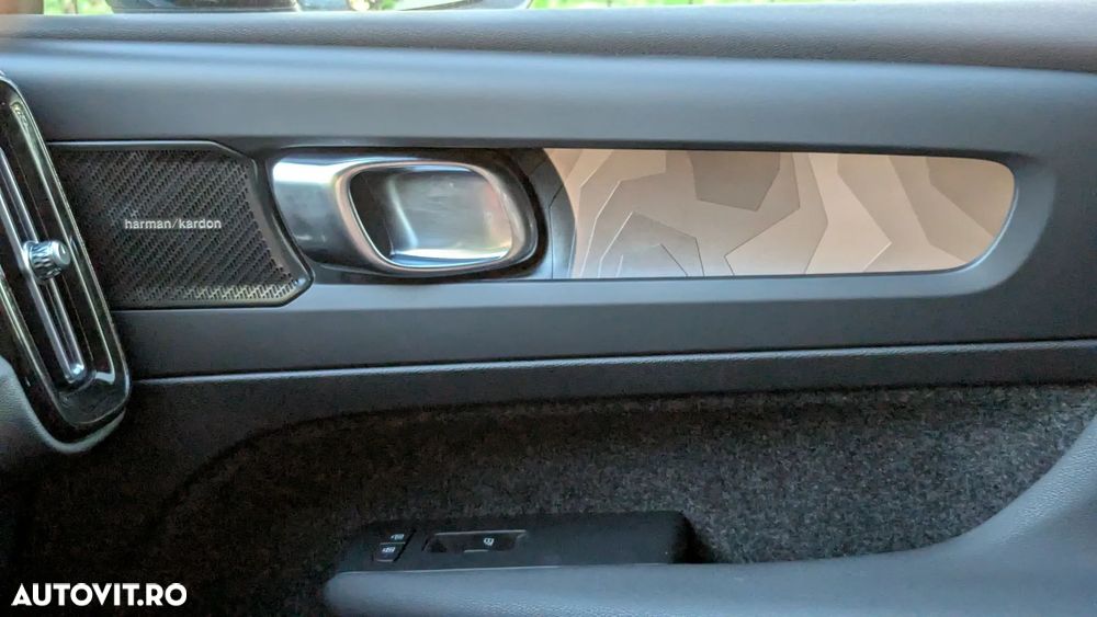 VOLVO XC40 2023 — imagine 8