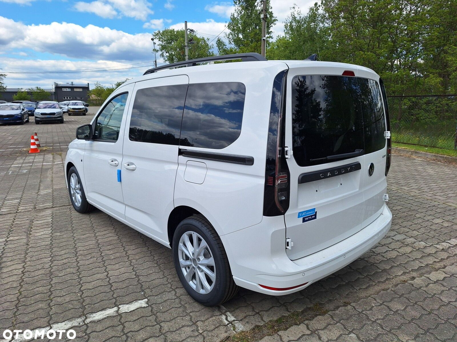 Volkswagen Caddy - 10