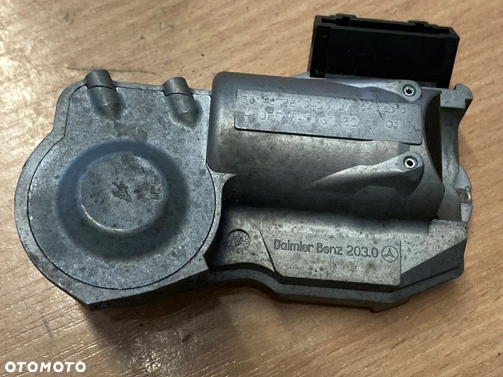 Blokada kolumny kierowniczej Mercedes A0375456132 - 4