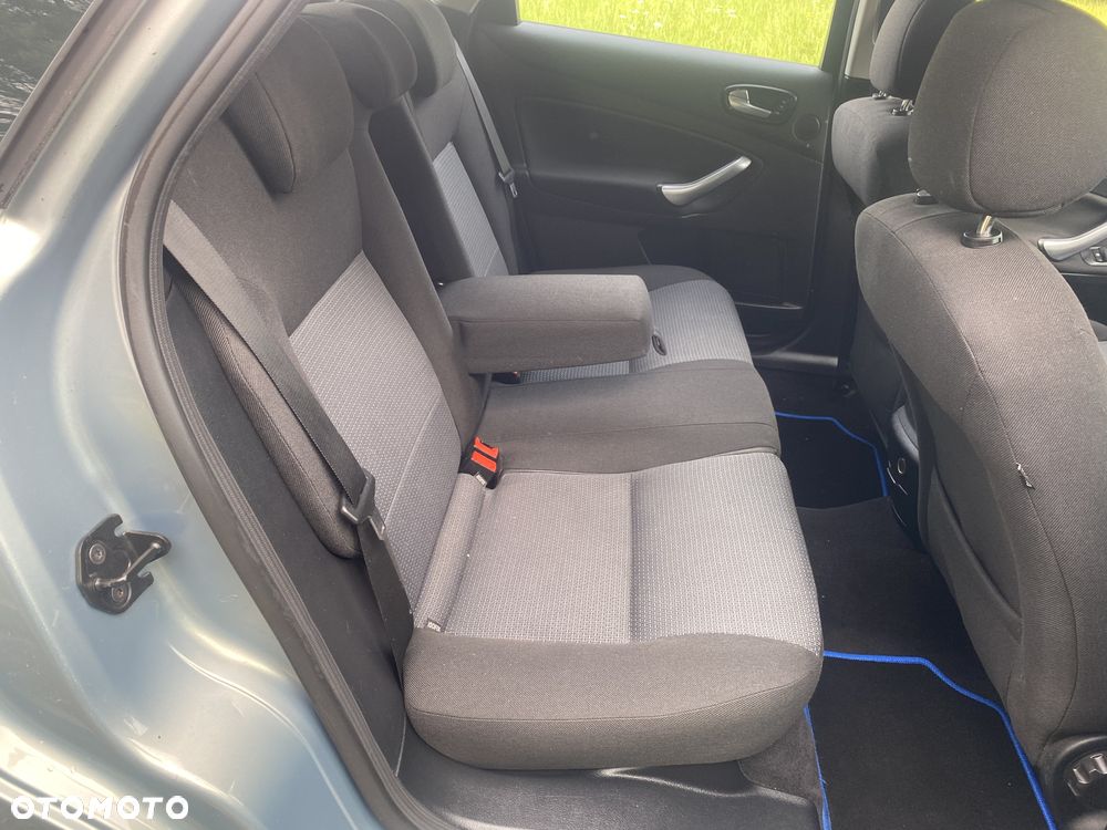 Ford Mondeo 2.0 Ambiente - 16
