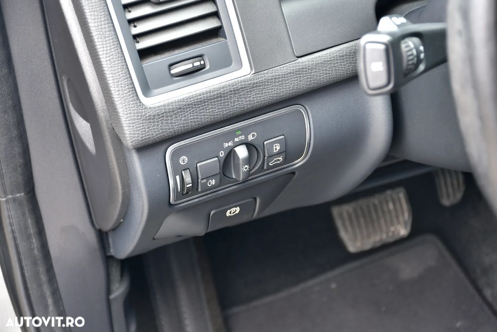 Volvo XC 60 D5 AWD Geartronic Summum - 13