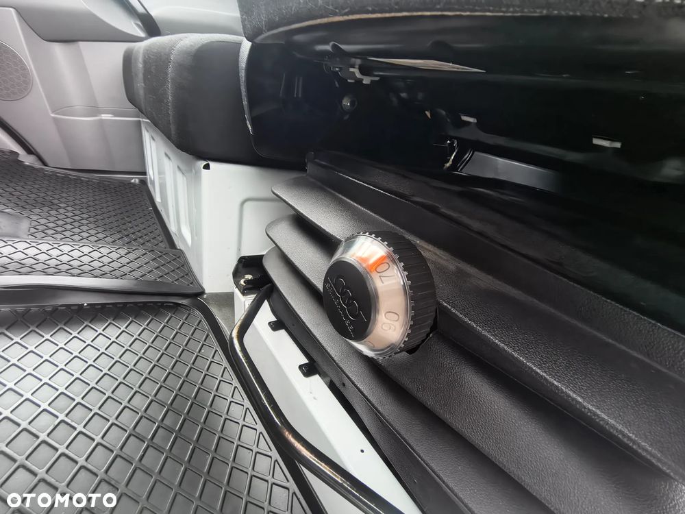 Mercedes-Benz Sprinter - 24