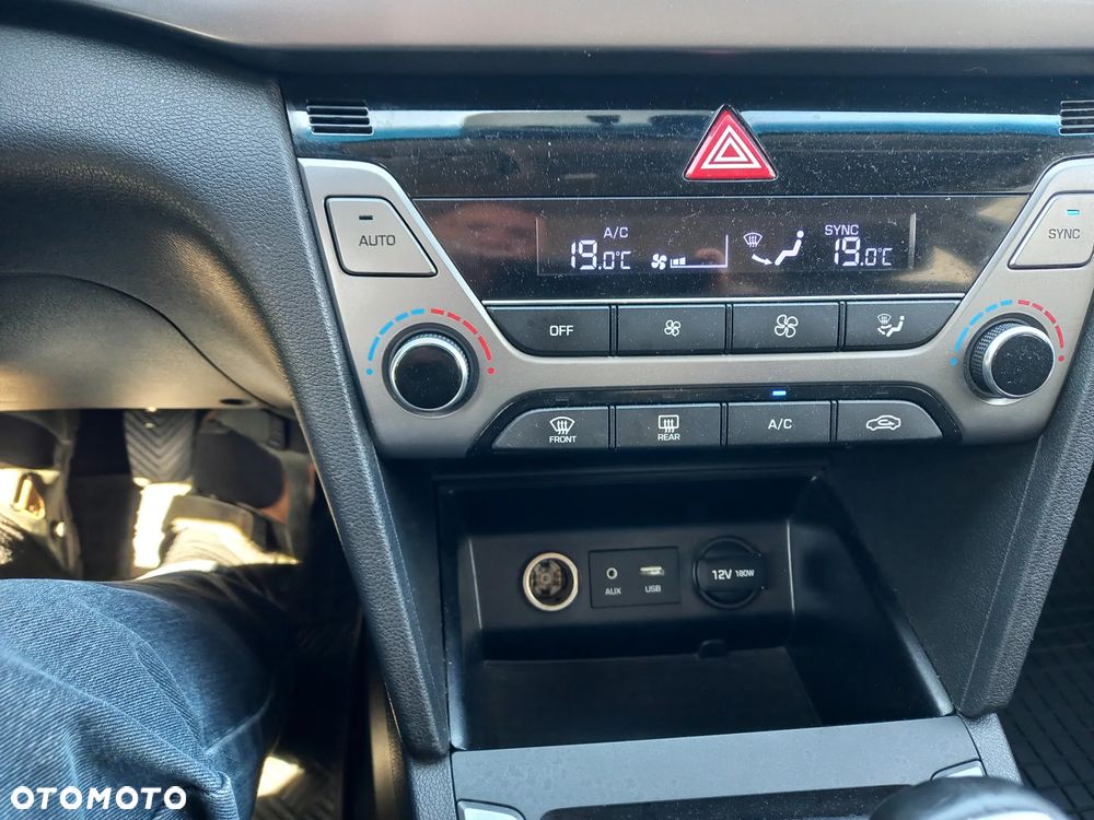 Hyundai Elantra 1.6 Style - 16