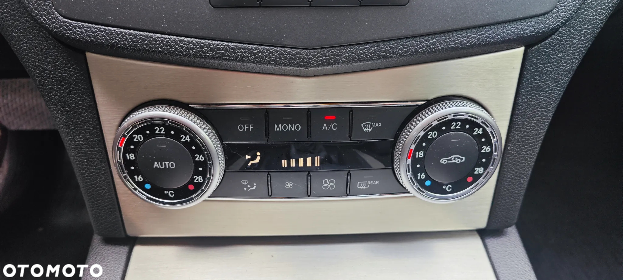 Mercedes-Benz Klasa C 180 T CGI Automatik BlueEFFICIENCY Avantgarde - 34