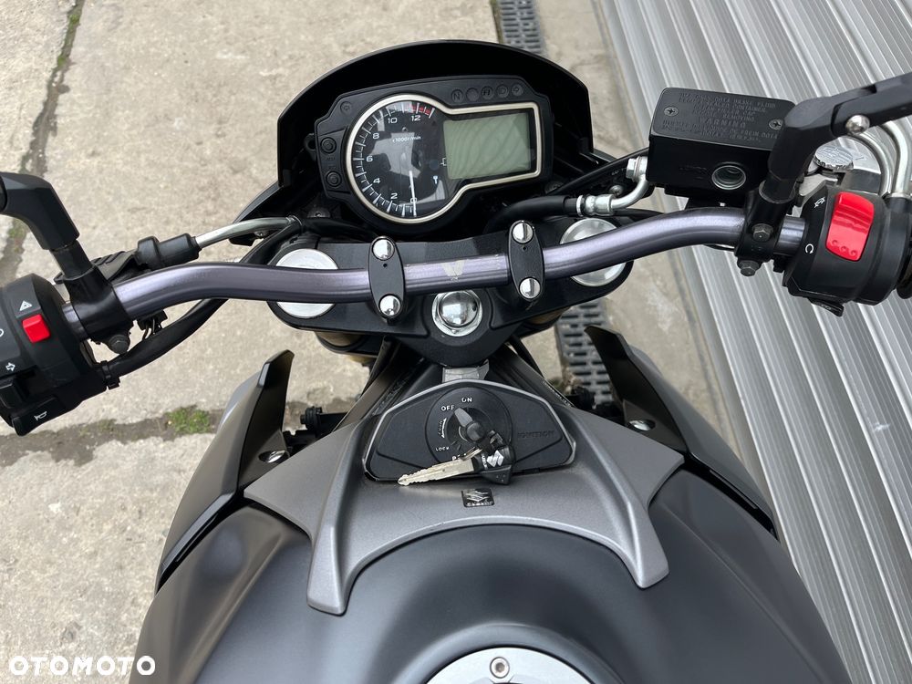 Suzuki GSR - 31