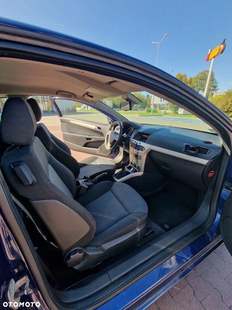 Opel Astra GTC 1.6 - 10
