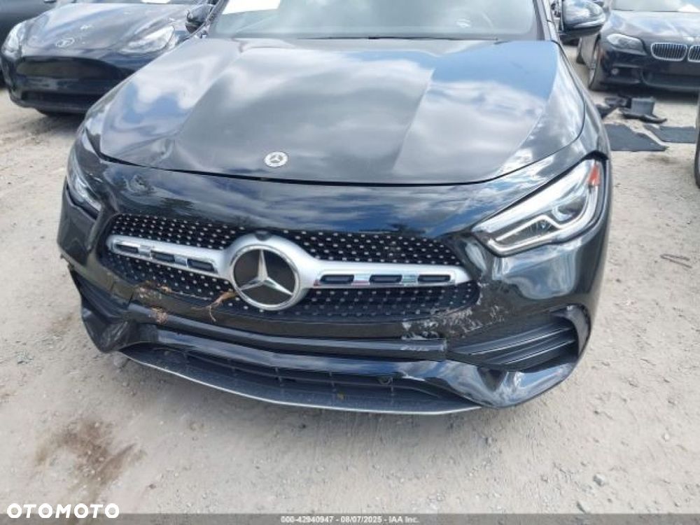Mercedes-Benz GLA - 2
