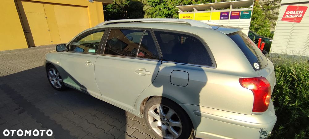 Toyota Avensis 2.0 VVT-i High - 13