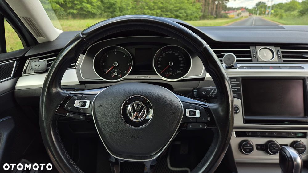 Volkswagen Passat 2.0 TDI SCR 4Mot DSG Comfortline - 29