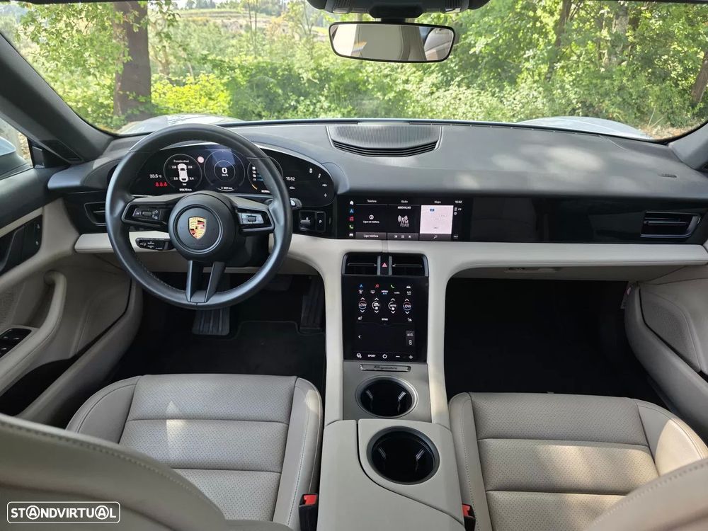 Porsche Taycan Cross Turismo 4S - 26