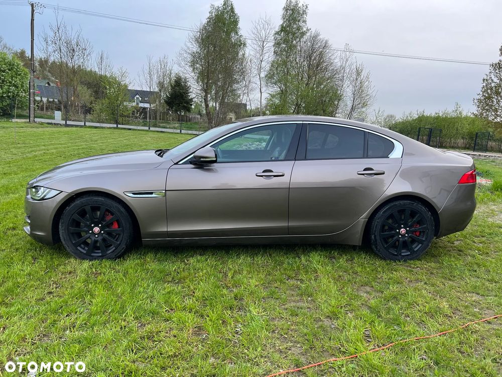 Jaguar XE 2.0 T Pure - 23