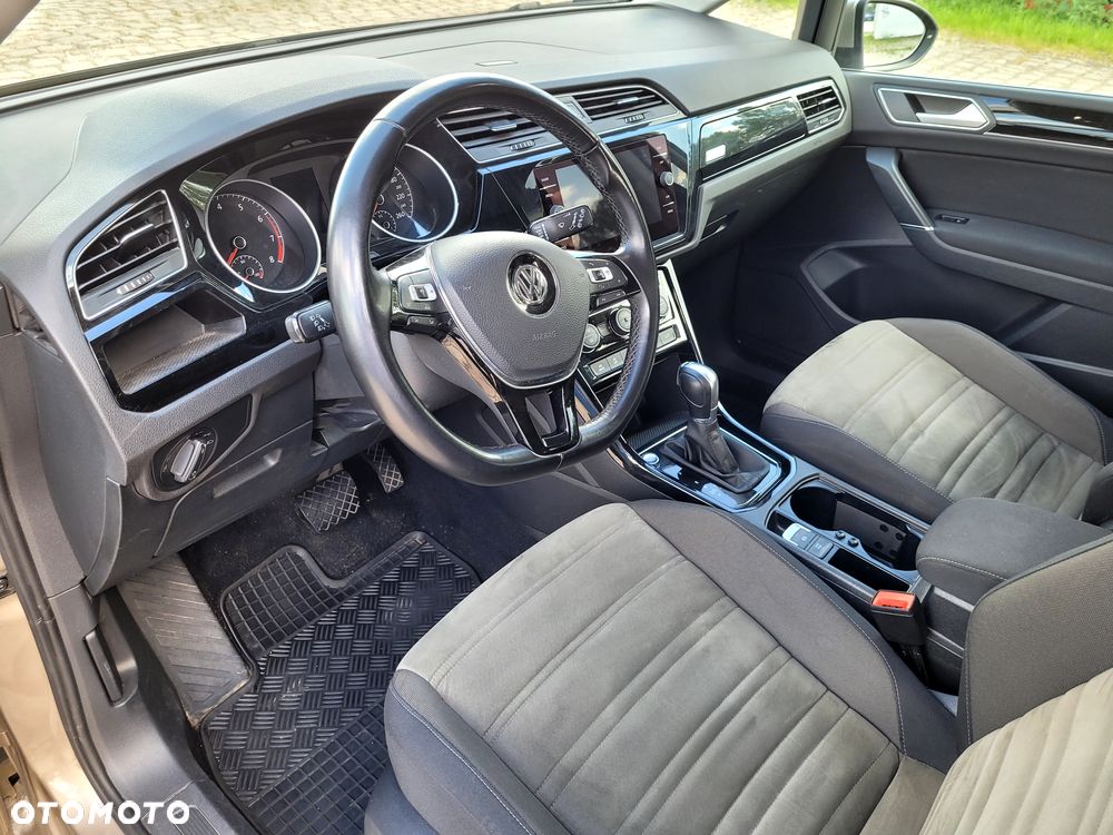 Volkswagen Touran 1.4 TSI BMT Highline DSG - 11