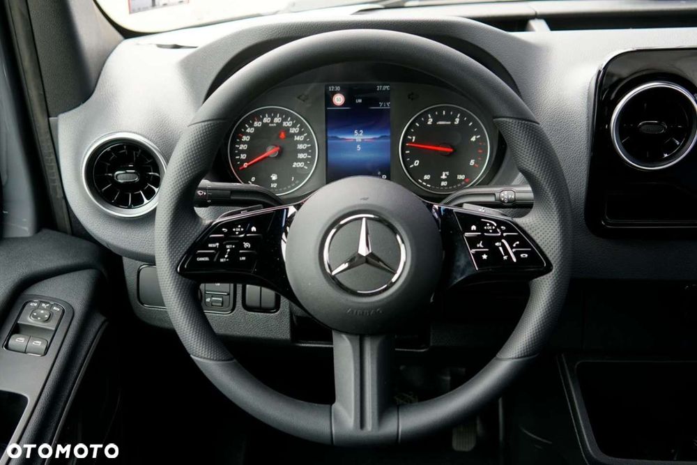 Mercedes-Benz Sprinter - 13