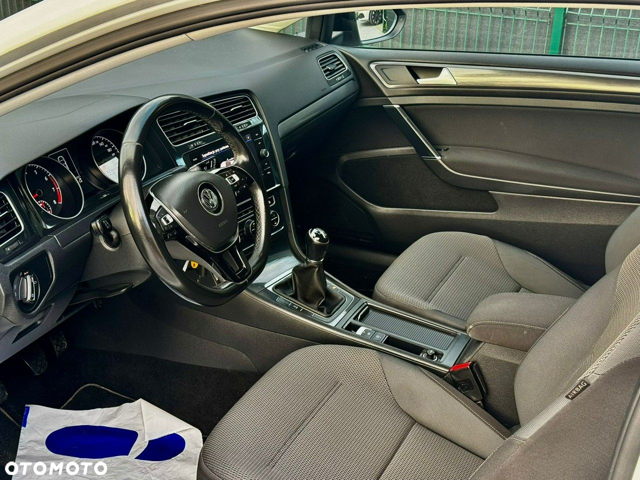 Volkswagen Golf - 10