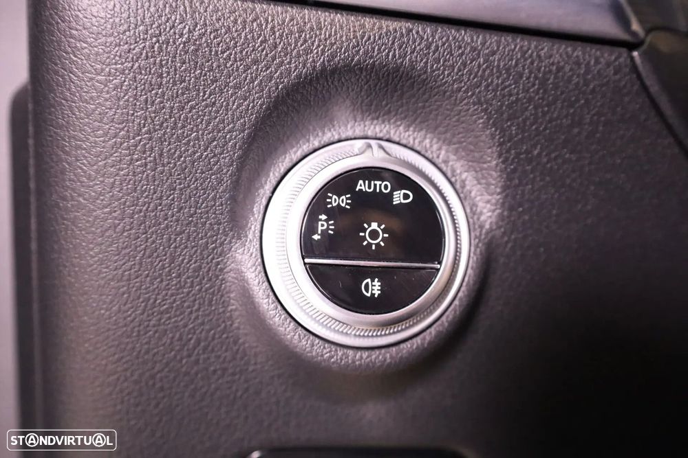 Mercedes-Benz C 300 e T 9G-TRONIC Avantgarde - 42