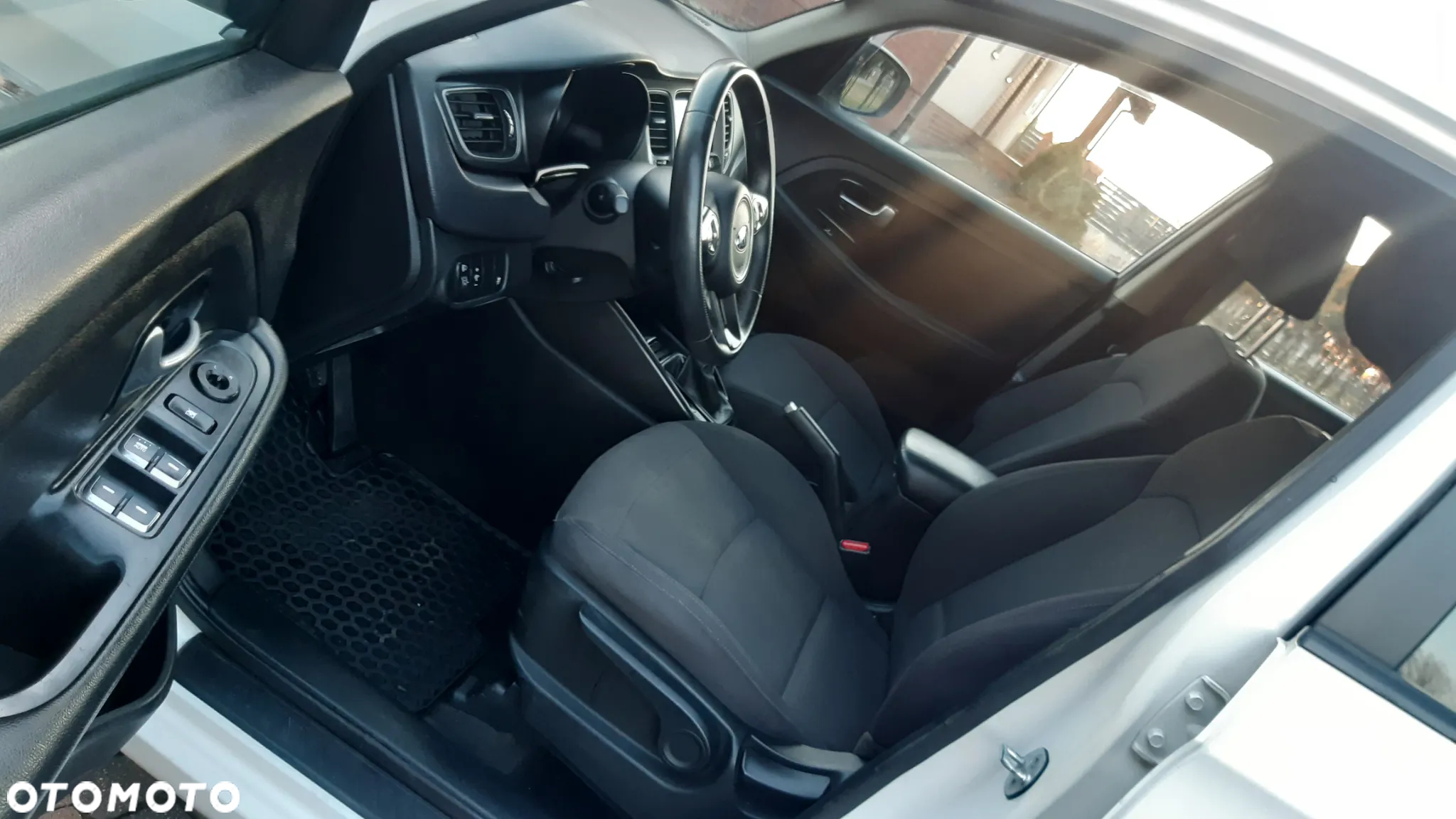 Kia Carens 1.7 CRDi L - 2