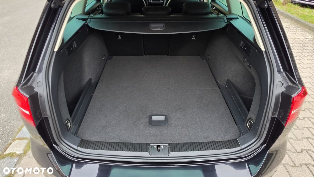 Volkswagen Passat 2.0 TDI (BlueMotion Technology) Highline - 34