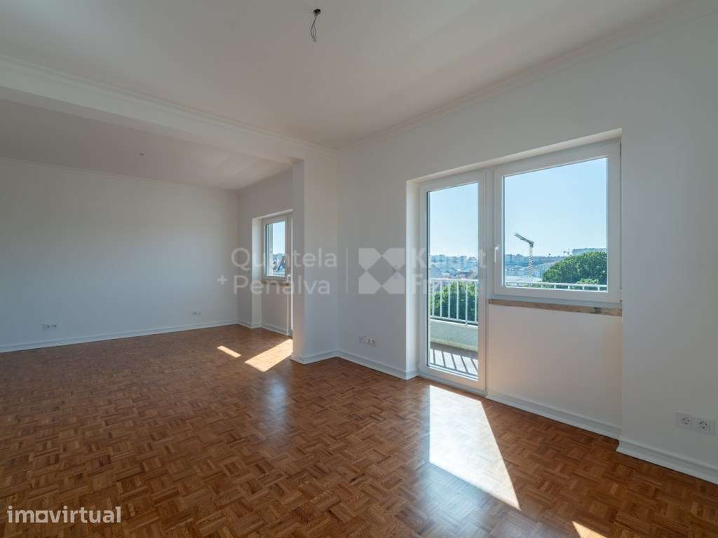 Apartamento T4 sem móveis para arrendamento em Arroios - Grande imagem: 3/26