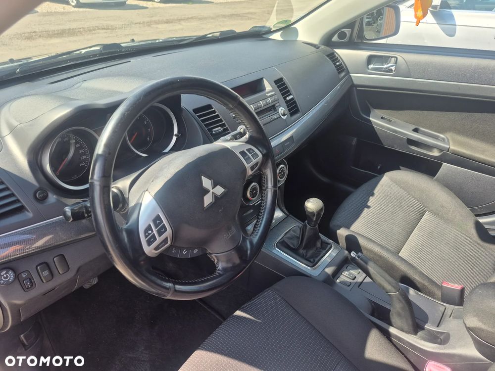 Mitsubishi Lancer 1.8 Inform LPG - 19
