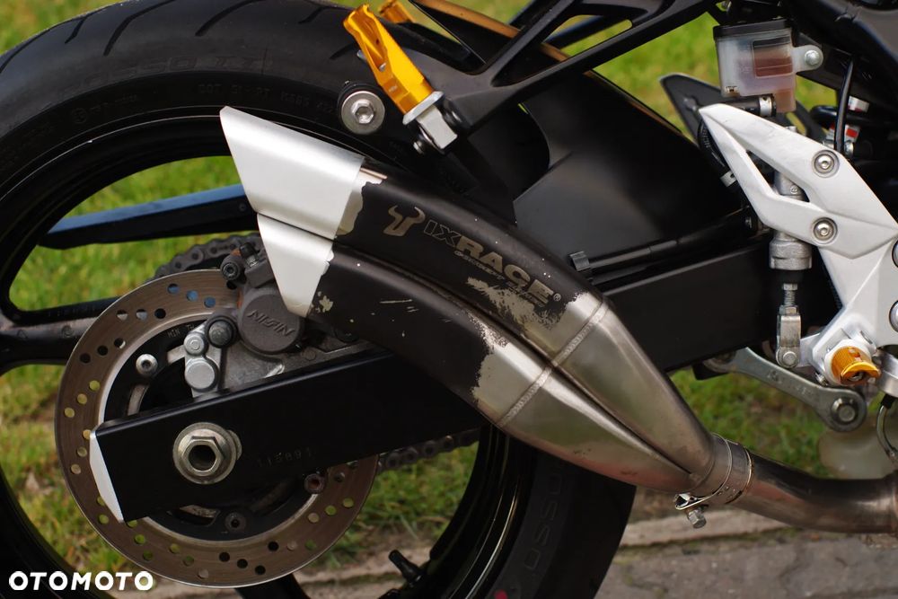Suzuki GSR - 7