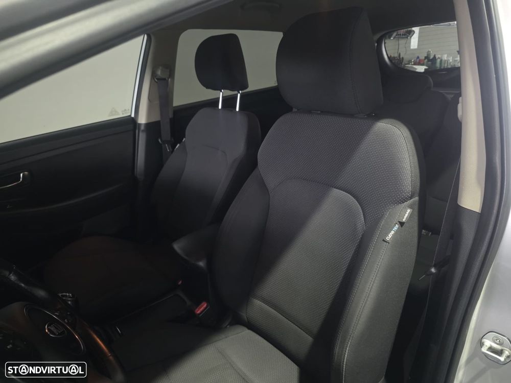 Kia Carens - 16