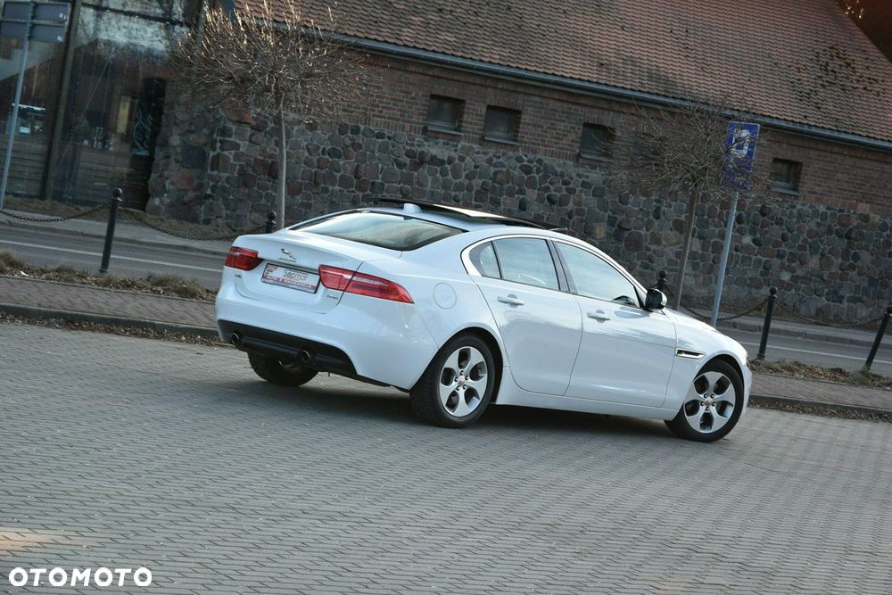 Jaguar XE - 20