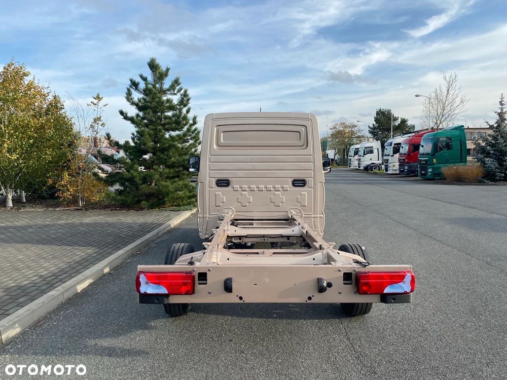 MAN TGE 3.180 4X2F SB - 3