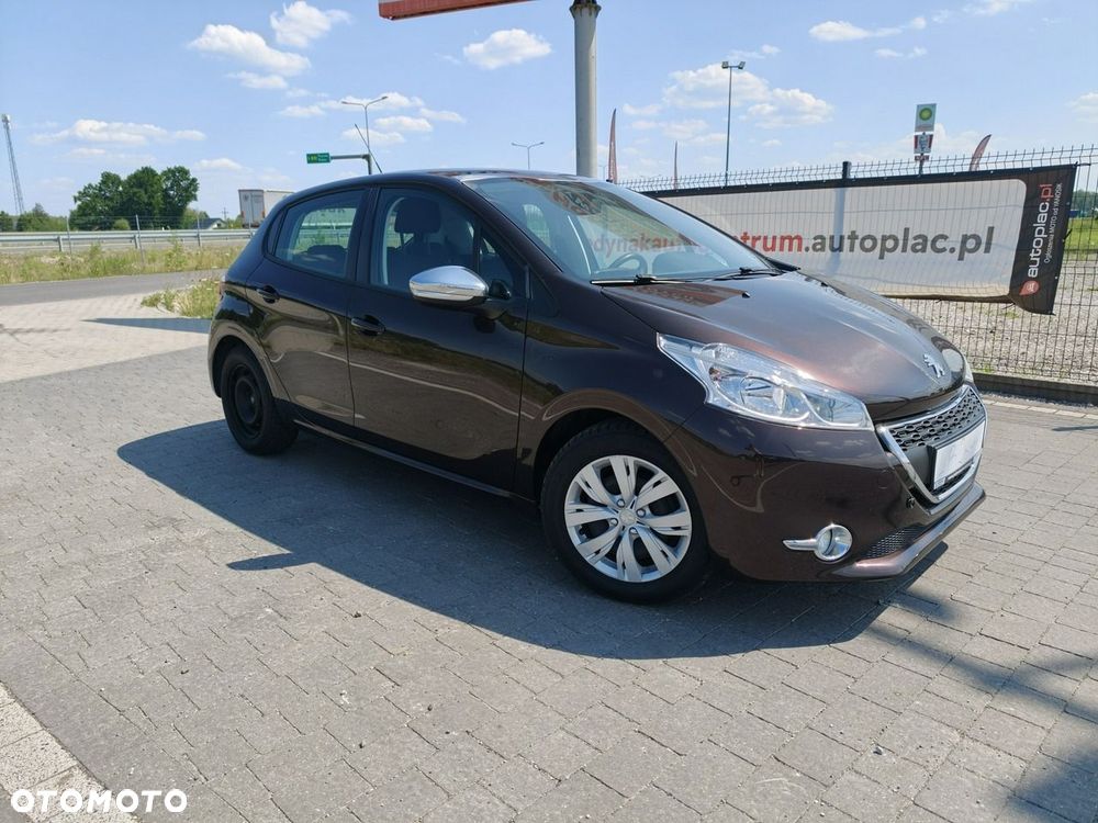 Peugeot 208 - 8
