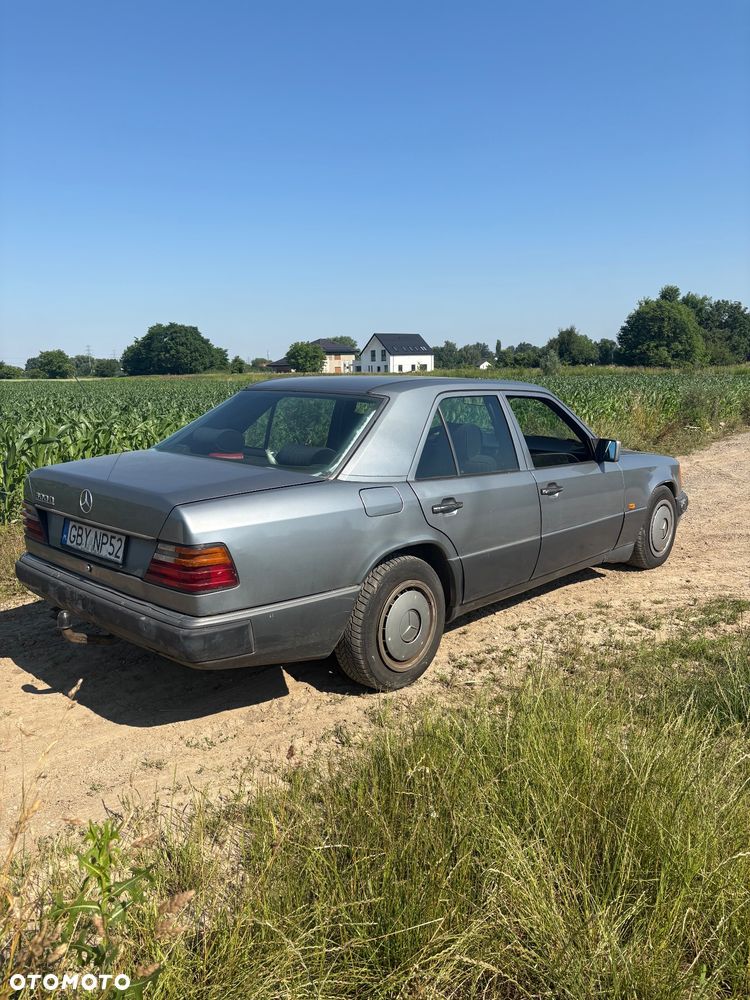 Mercedes-Benz W124 (1984-1993) - 17