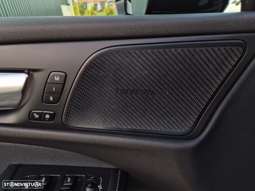 Volvo V60 2.0 B4 R-Design Geartronic - 22