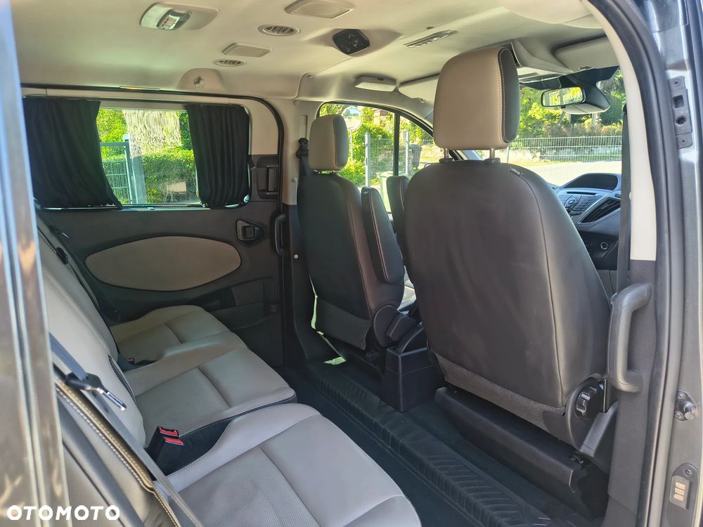Ford Tourneo Custom - 22