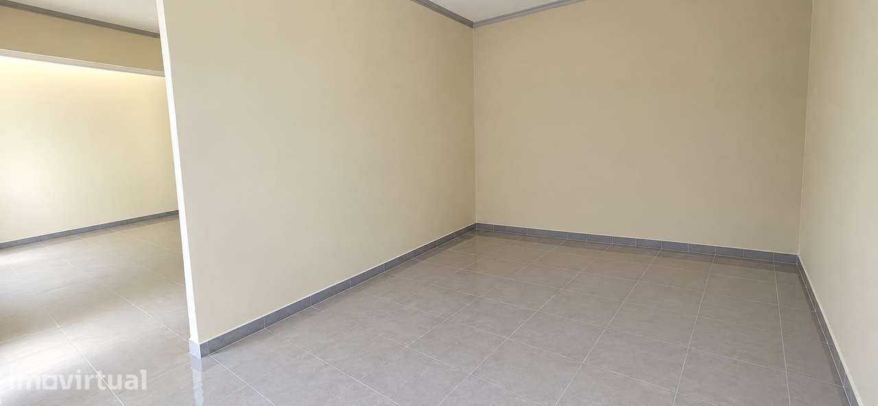 Loja á Venda | 45 m² | Laranjeiro - Almada - Grande imagem: 3/6