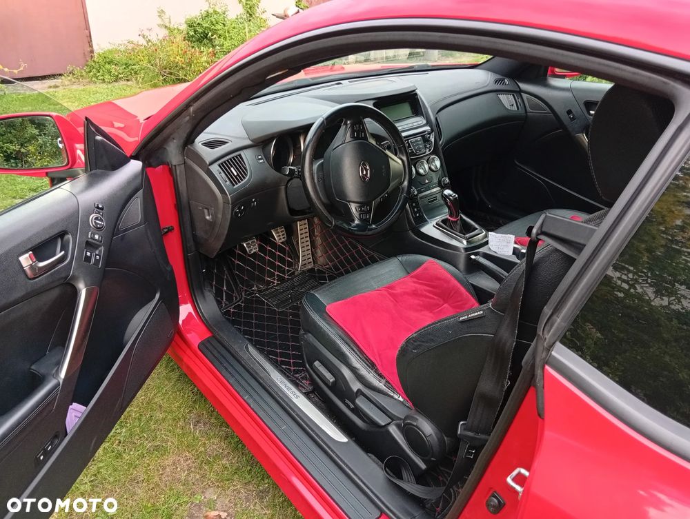 Hyundai Genesis Coupe 2.0 T - 10