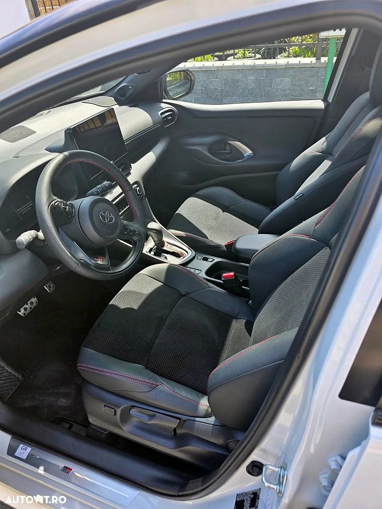 Toyota Yaris 1.5 VVT-i HSD Dynamic Bi-tone - 4
