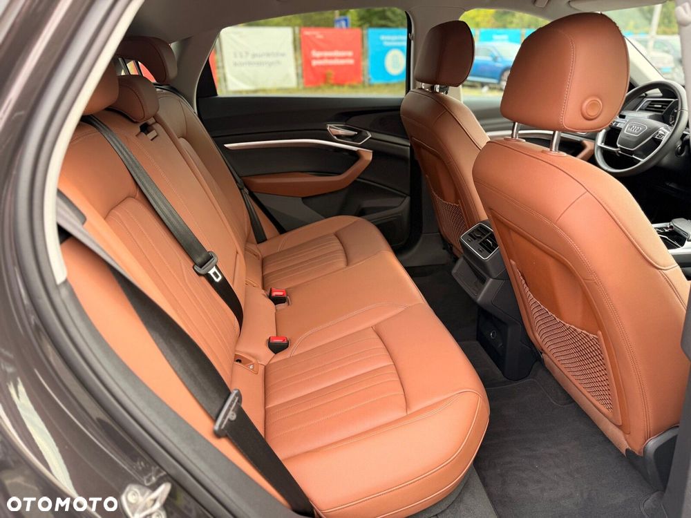 Audi Q8 Sportback e-tron - 16