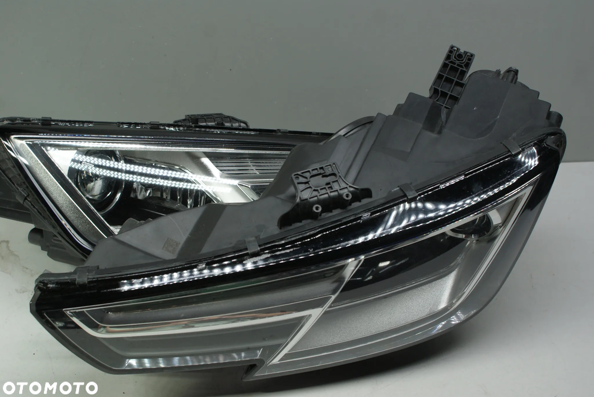 Lampy przednie Audi A4 B9 bi-xenon - 5