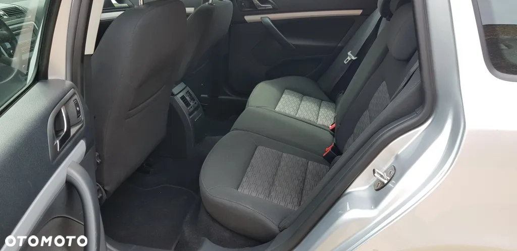 Skoda Octavia 1.6 TDI 4x4 Ambiente - 12