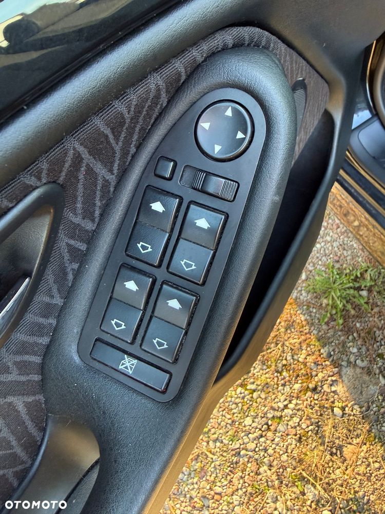 BMW Seria 5 525i - 27