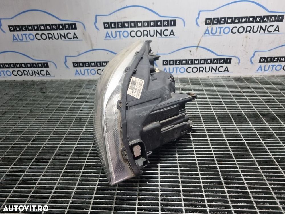 Far Dreapta Volvo XC60 2008 - 2013 SUV 4 Usi (1105) Fara xenon - 2