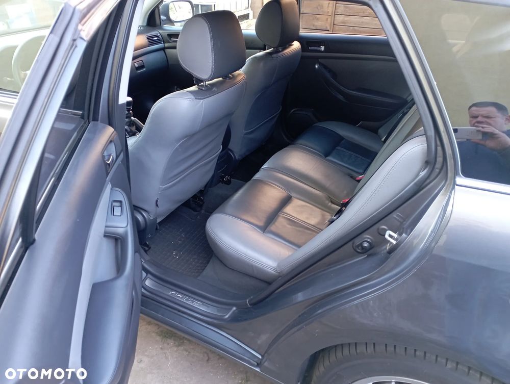 Toyota Avensis 2.2 D-4D Prestige - 12