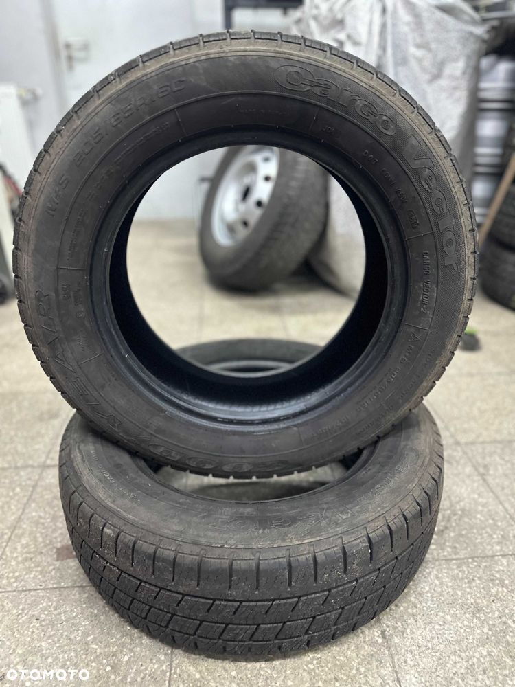 Opony zimowe 2x GoodYear 205/65 R16 C - 1